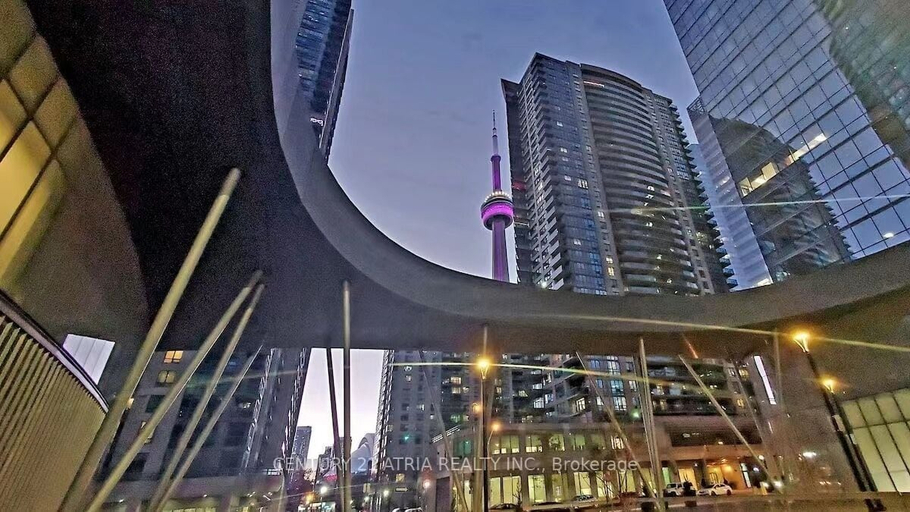 Exterior & Views 2, The Harbour Suites & Towers Financial District, Toronto