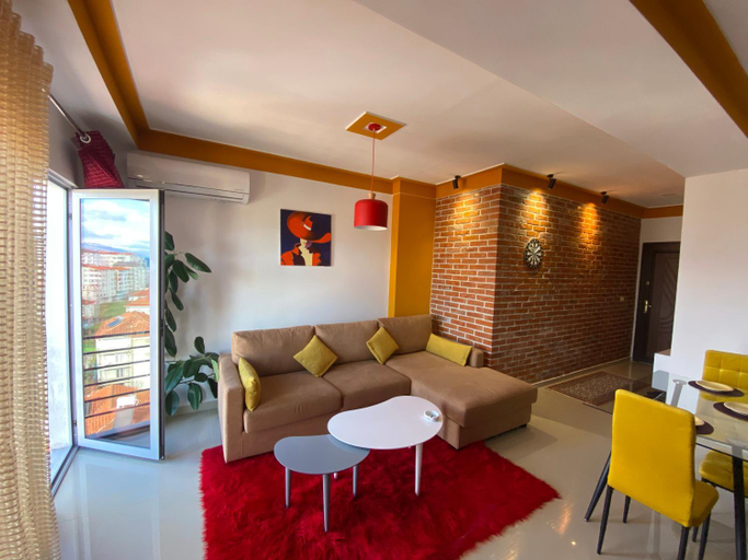 Others 4, Your Apartment, Pogradecit