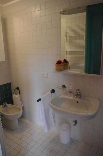 Bathroom 5, Teodora B&B, Milano