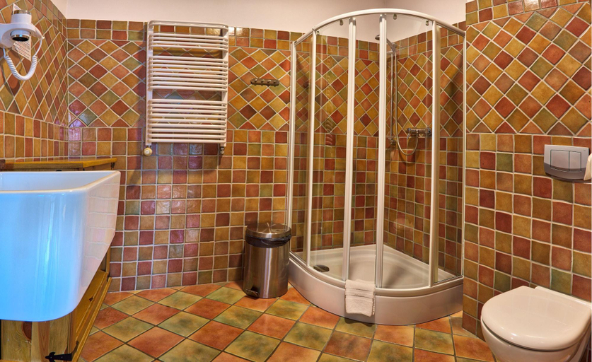 Bathroom 4, Hotel Joseph Conrad, Pisz
