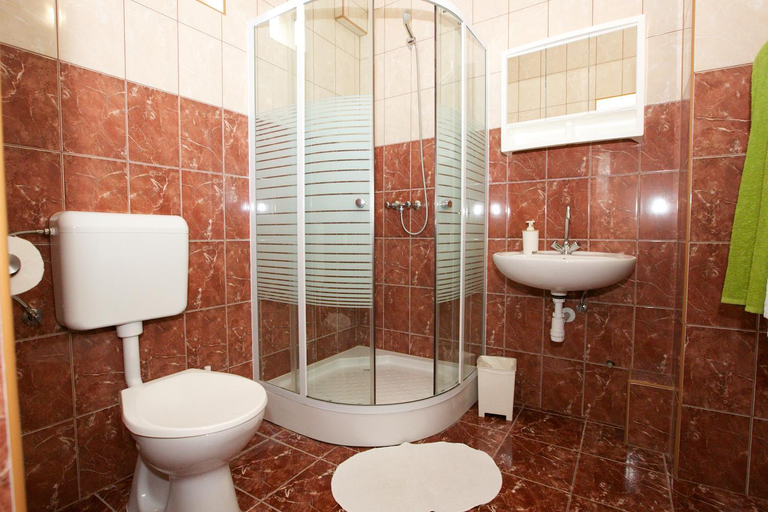 Bathroom, Party Vendeghaz, Hajdúszoboszló