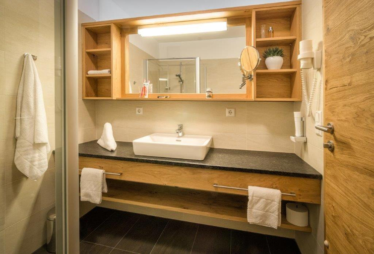 Bathroom 4, Almhotel Karnten, Hermagor
