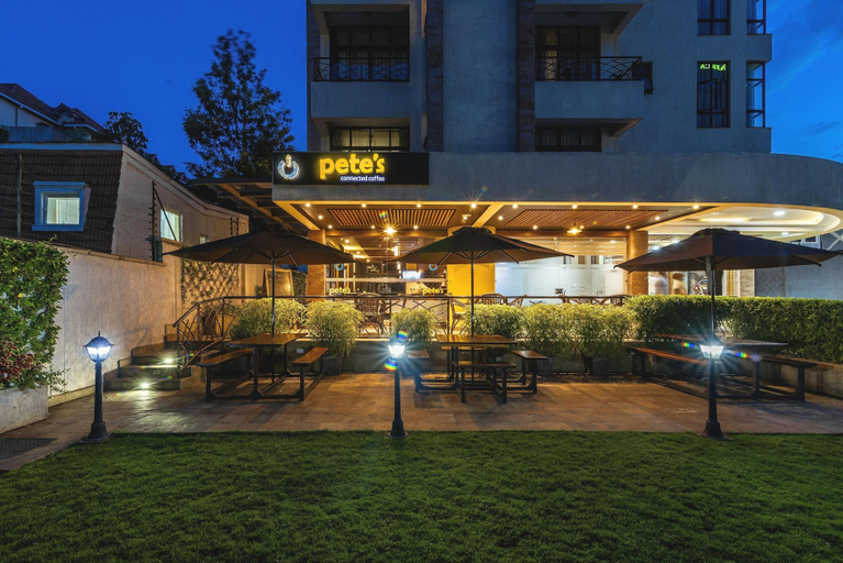 Exterior & Views