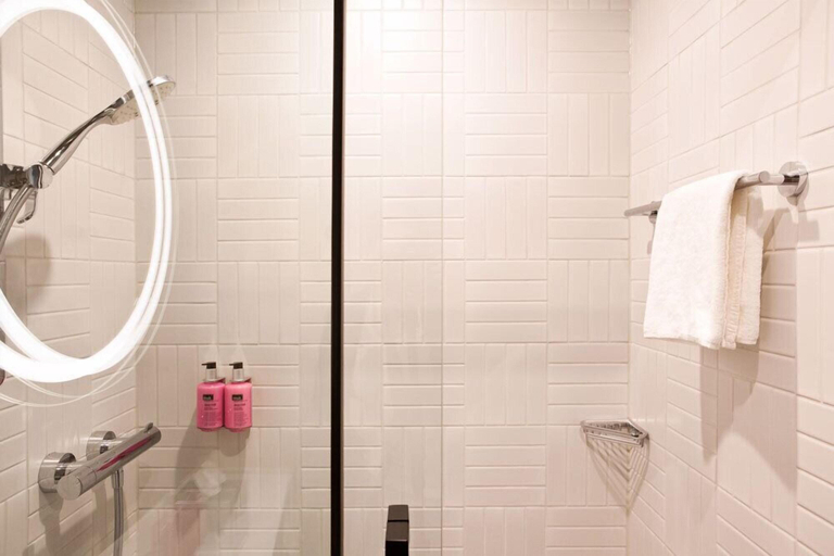 Bathroom 4, Moxy Vienna City East, Wien