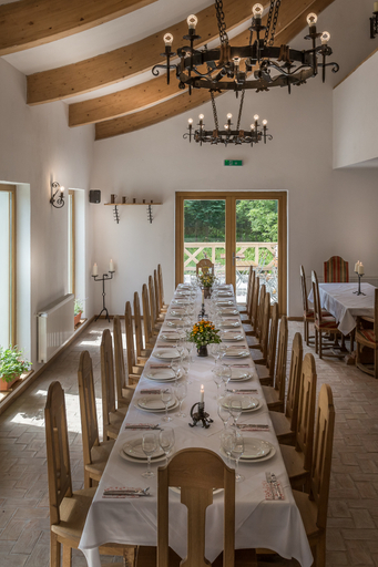 Food & Drinks 4, Hanul Vatra, Costesti