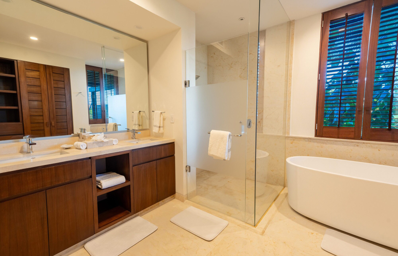 Bathroom 4, Tau Residences, Compostela