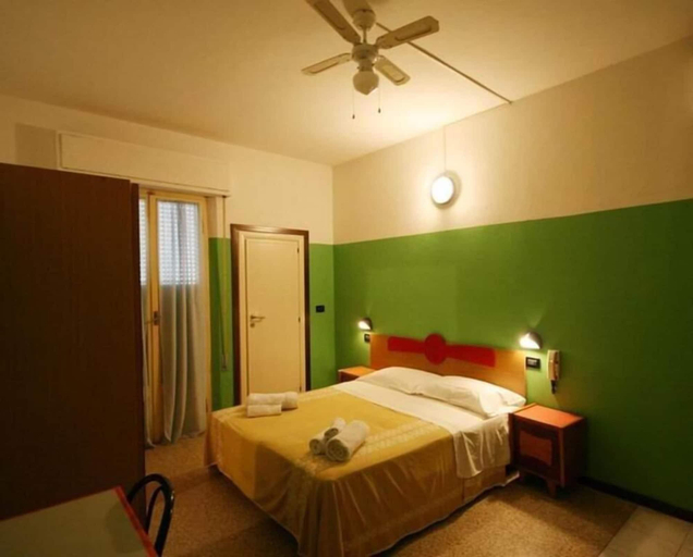 Bedroom 3, Hotel Berna, Rimini