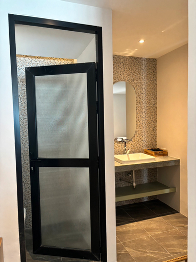 Bathroom 18