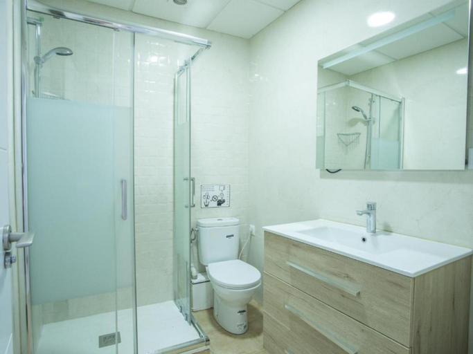 Bathroom 2, Das León, Madrid