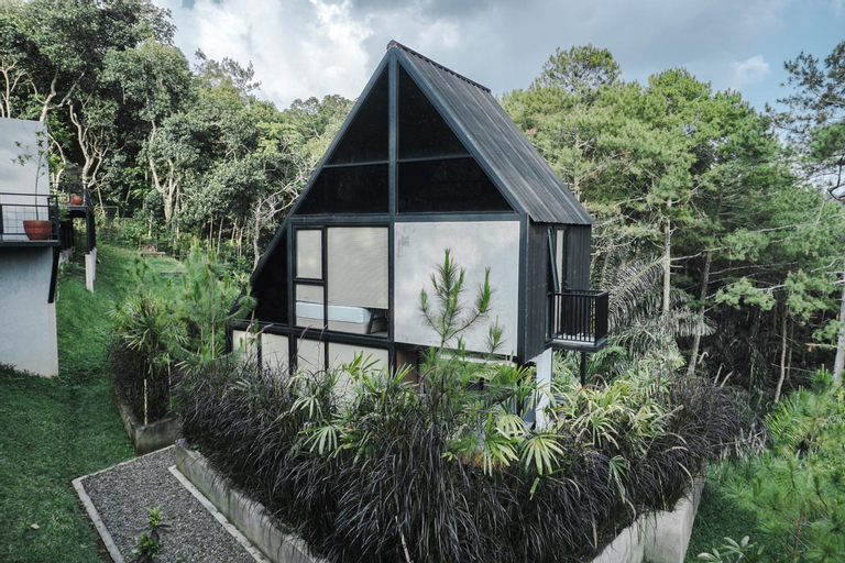 Exterior & Views 27