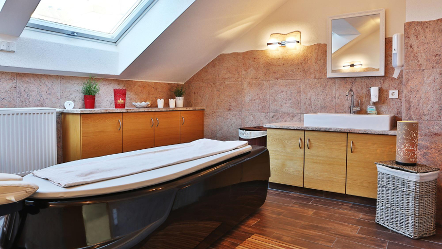 Bathroom 3, Hotel RÃ¶ssle Berneck, Calw