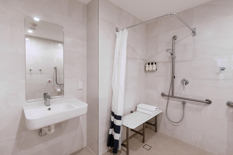 Bathroom 10