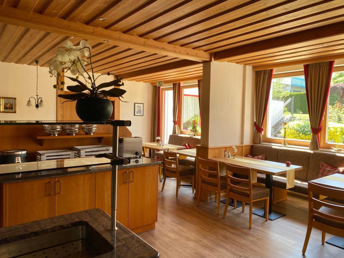 Food & Drinks 5, Pension- Hotel Maximilian, Passau