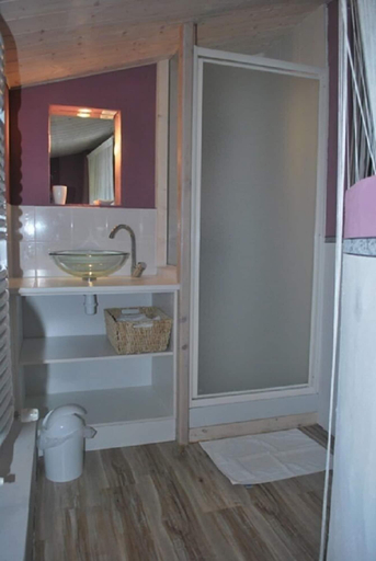 Bathroom 4, Le Moulin De La Fortie, Puy-de-Dôme