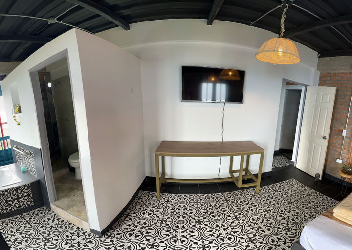 Others 5, Mular Hotel, Filandia