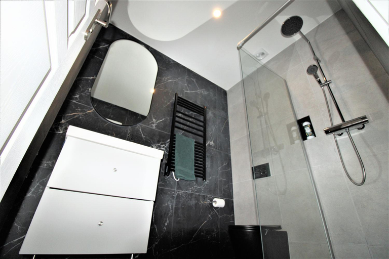 5, LE CHILL Suite & SPA (Jacuzzi et Sauna prives), Val-de-Marne
