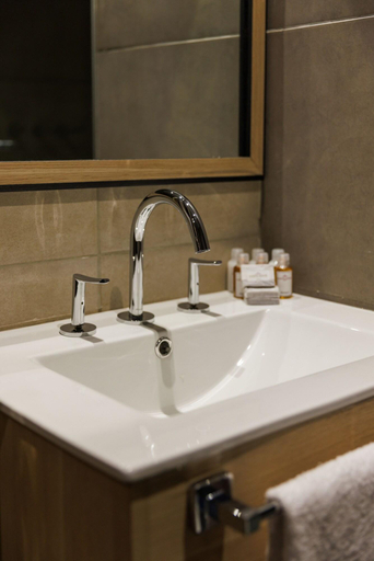 Bathroom 4, Fuente Mayor Hotel Terminal, Capital