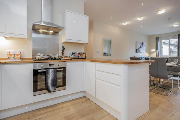 Others 3, 2 Bedroom Apartments in Central Maidenhead, Windsor and Maidenhead
