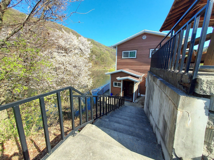 Mirinae Lakeside Marine Villa, Yongin