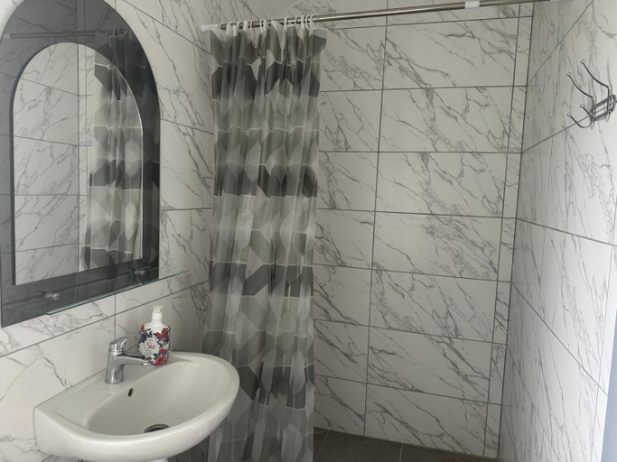 Bathroom 3, ЕЛІТ, Svaliavs'kyi
