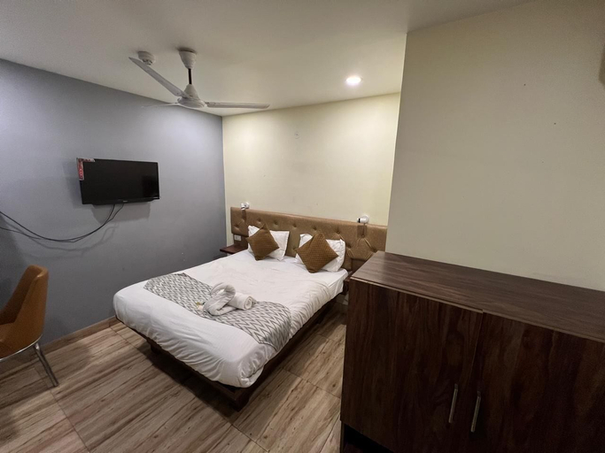 Bedroom 2, Hotel The Mall Inn by MNG Rooms, Kanpur Nagar