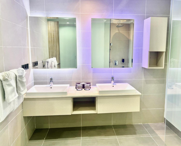 Bathroom, The Bay Sunflower Apartment, Badung