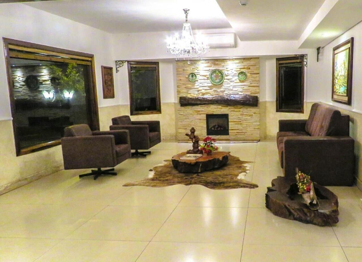 Public Area 2, Hotel Schneider, Treze Tílias
