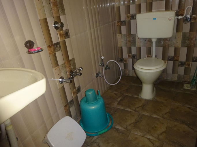Bathroom 4, Sky Stays Heaven, Devbhumi Dwarka