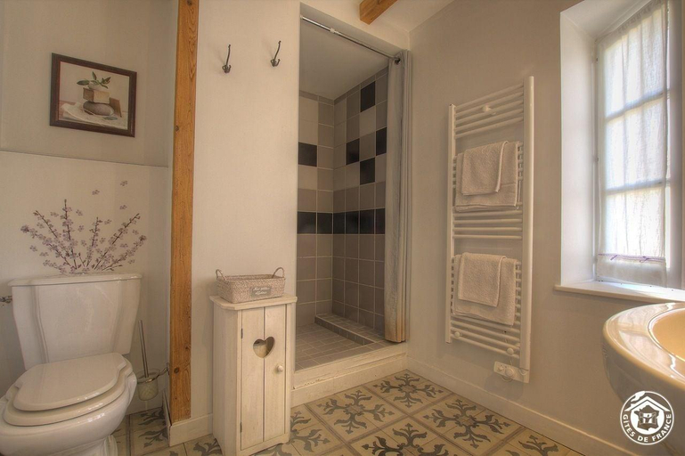 Bathroom 4, La Cerisaie, Ain