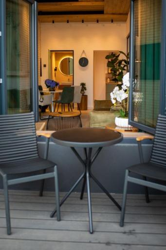 Others 5, The Public Aparthotel 3, Fagaras