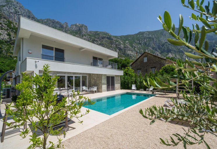 Others 2, Villa Tor