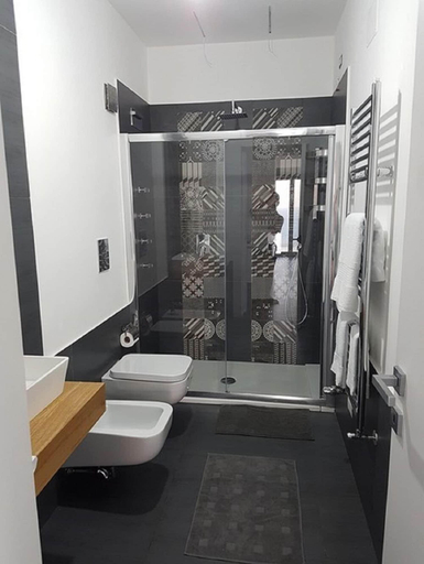 Bathroom 4, Addimuru, Agrigento