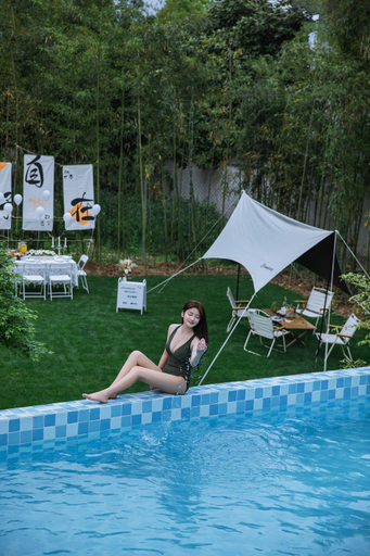 Swimming Pool 13