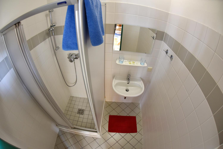 Bathroom, Junges Hotel Tulln - NO Jugendherbergswerk, Tulln