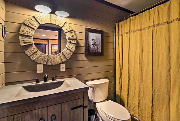 Bathroom 3, Rebel Retreat, Sevier
