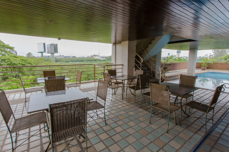 Food & Drinks 4, Sky Place Serviced Apartment, Suan Luang