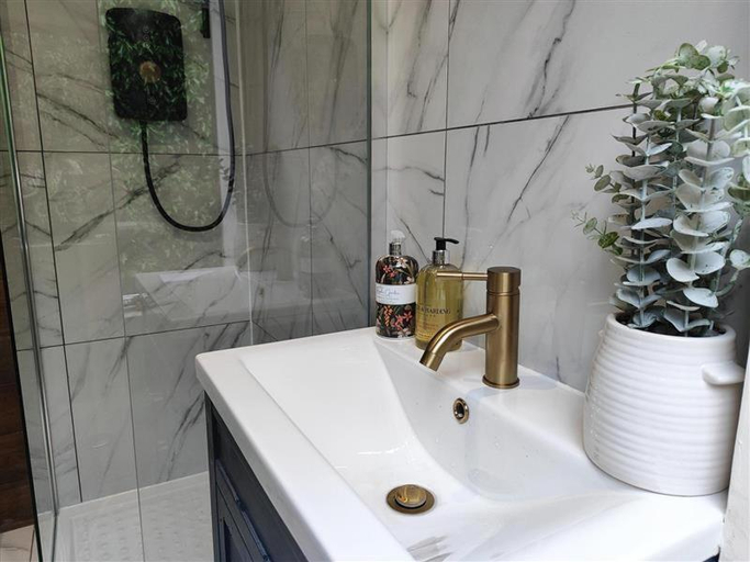 Bathroom 3, Cotswold Bankview, Gloucestershire