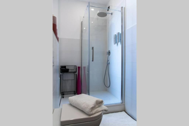 Bedroom 2, LargoDoria - ViaArchivolto, box auto privato incluso, Savona