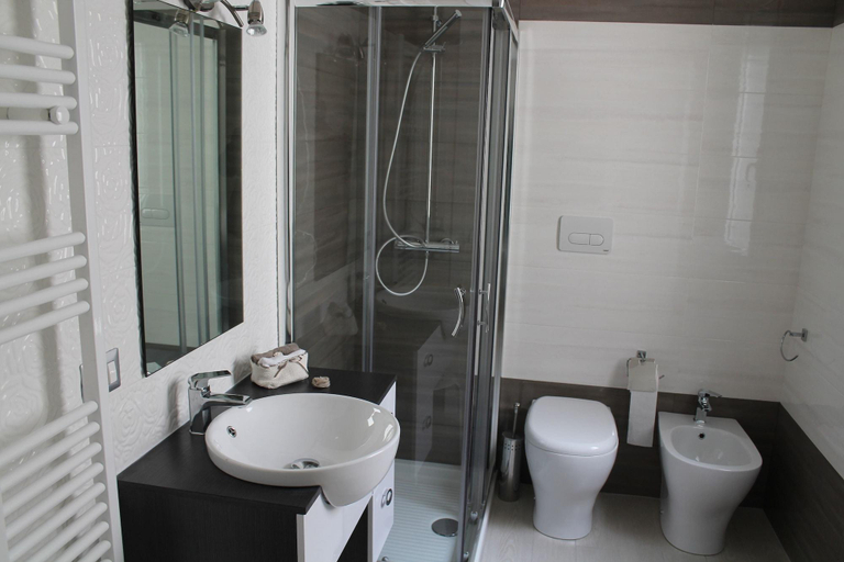 Bathroom 5, Aries B&B, Lecce