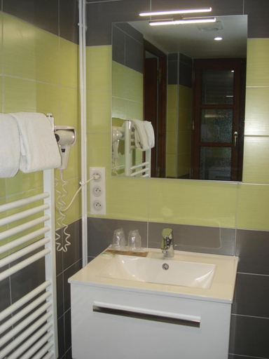 Bathroom 4, Auberge Aux Portes de Conques, Aveyron
