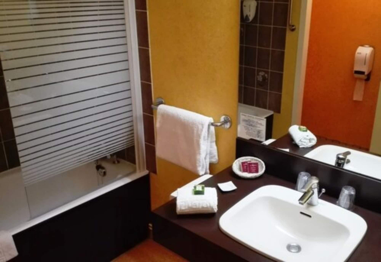 Bathroom 4, Logis Ha Tel Atrium, Vosges