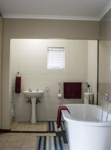 Bathroom 4, Pro Active Guest House, City of Tshwane