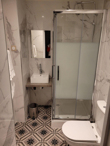 Bathroom 4, Maison Paradis Marseille, Bouches-du-Rhône