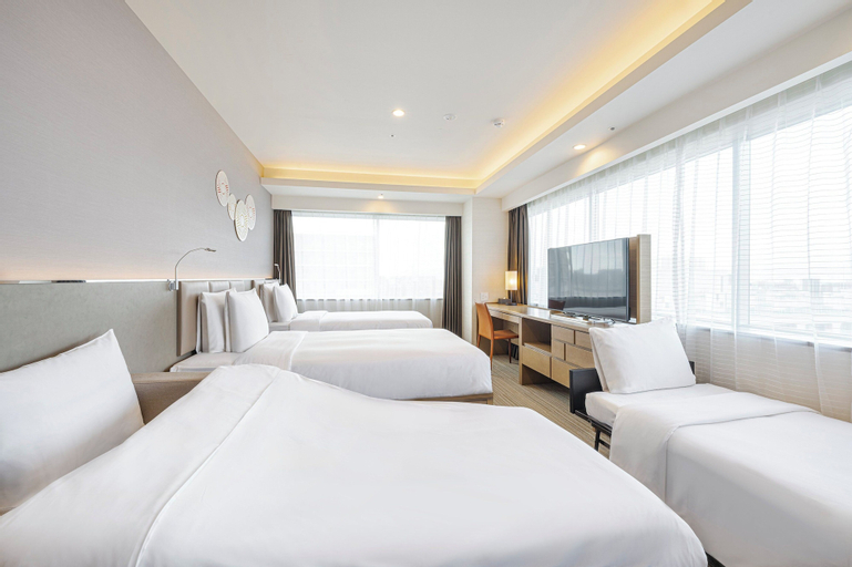 Holiday Inn & Suites SHIN OSAKA - Tap to explore photos