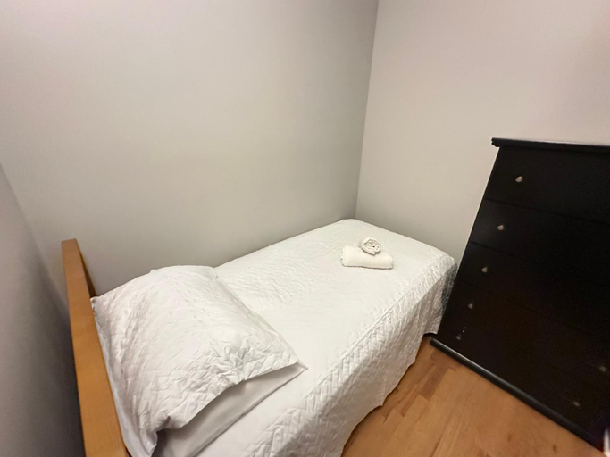 4, Wonderful Room Close to Downtown Chicago - Free Parking, Cook