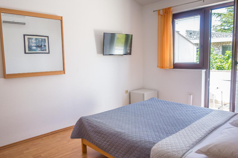 Others 3, Rooms Stolfa, Krk