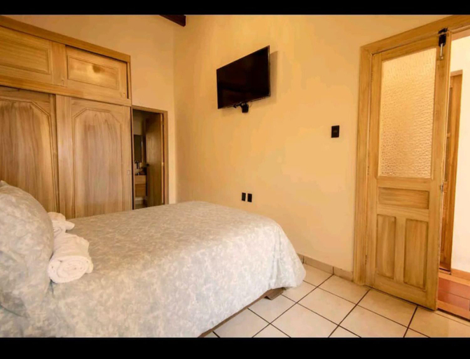 Others 5, Room 3 for 2 People, Double Bed, Morelia