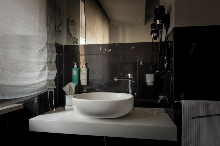 Bathroom 5, The Place Home, Rome