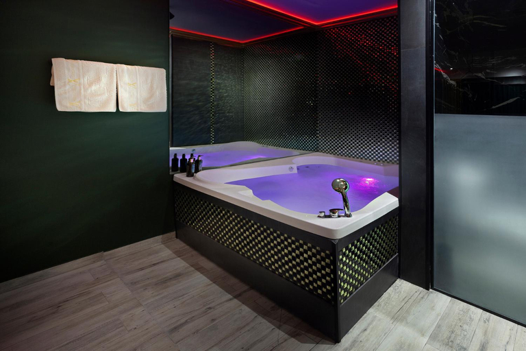 Others 4, Metro Elegance Suites