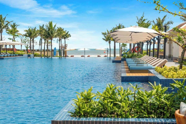 Sport & Beauty, Luxe 3BR Villa: Pool, Breakfast & Housekeeping, Da Nang